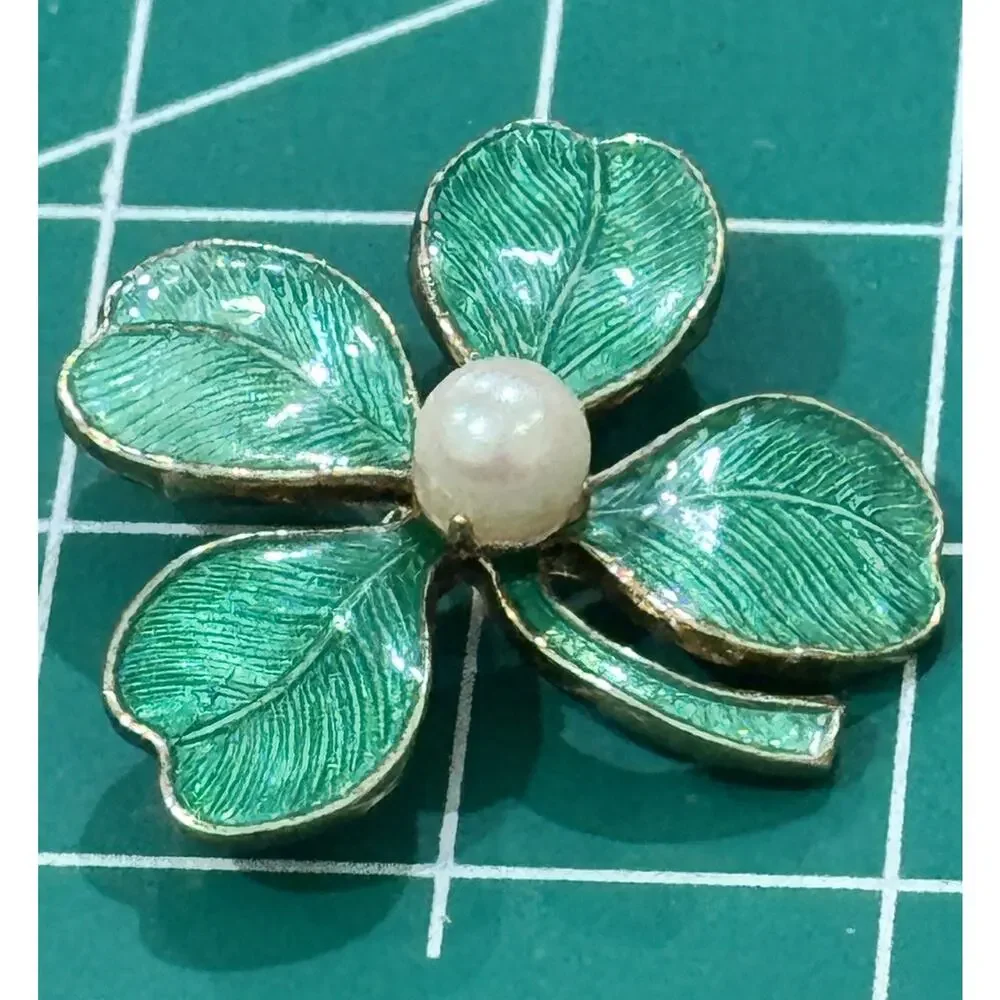 Vintage Green Enamel Shamrock Four Leaf Clover With Pearl Lucky Pin Brooch